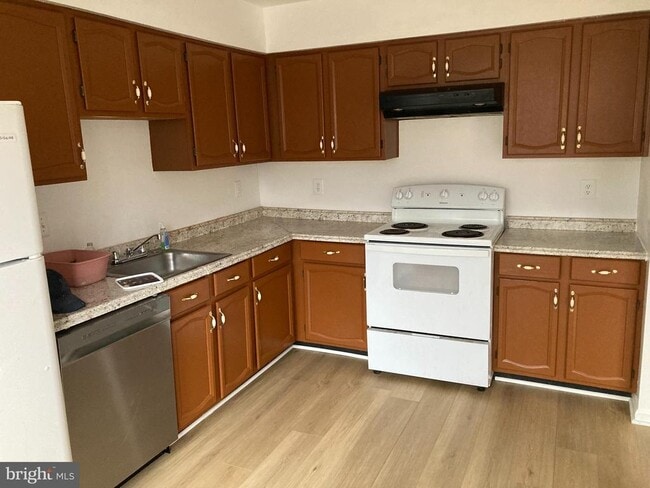 14193 Royal Oak Ln in Centreville, VA - Building Photo - Building Photo