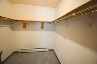 2312 Valleyhigh Dr NW in Rochester, MN - Building Photo - Building Photo