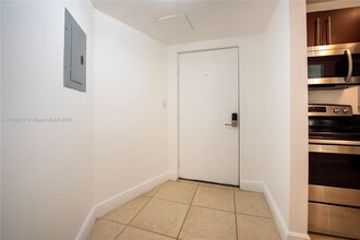4147 Stirling Rd in Fort Lauderdale, FL - Building Photo - Building Photo