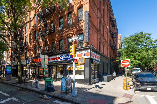 87 E 2nd St in New York, NY - Foto de edificio - Building Photo