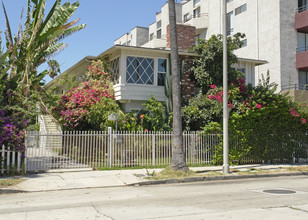 1225 N Mansfield Ave in Los Angeles, CA - Foto de edificio - Building Photo