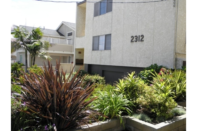 2312 Vanderbilt Ln in Redondo Beach, CA - Building Photo - Building Photo