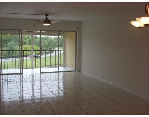3905 N Nob Hill Rd in Sunrise, FL - Building Photo
