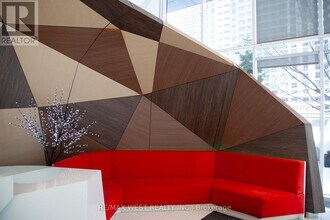 30 Roehampton Ave in Toronto, ON - Building Photo - Building Photo