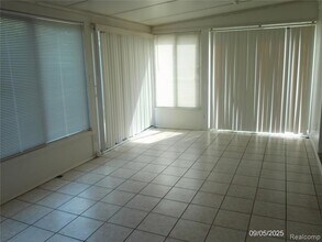 38732 Monterey Dr in Sterling Heights, MI - Foto de edificio - Building Photo