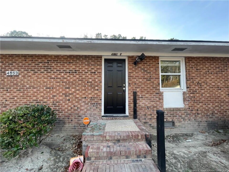 4953 Fieldcrest Dr in Fayetteville, NC - Building Photo