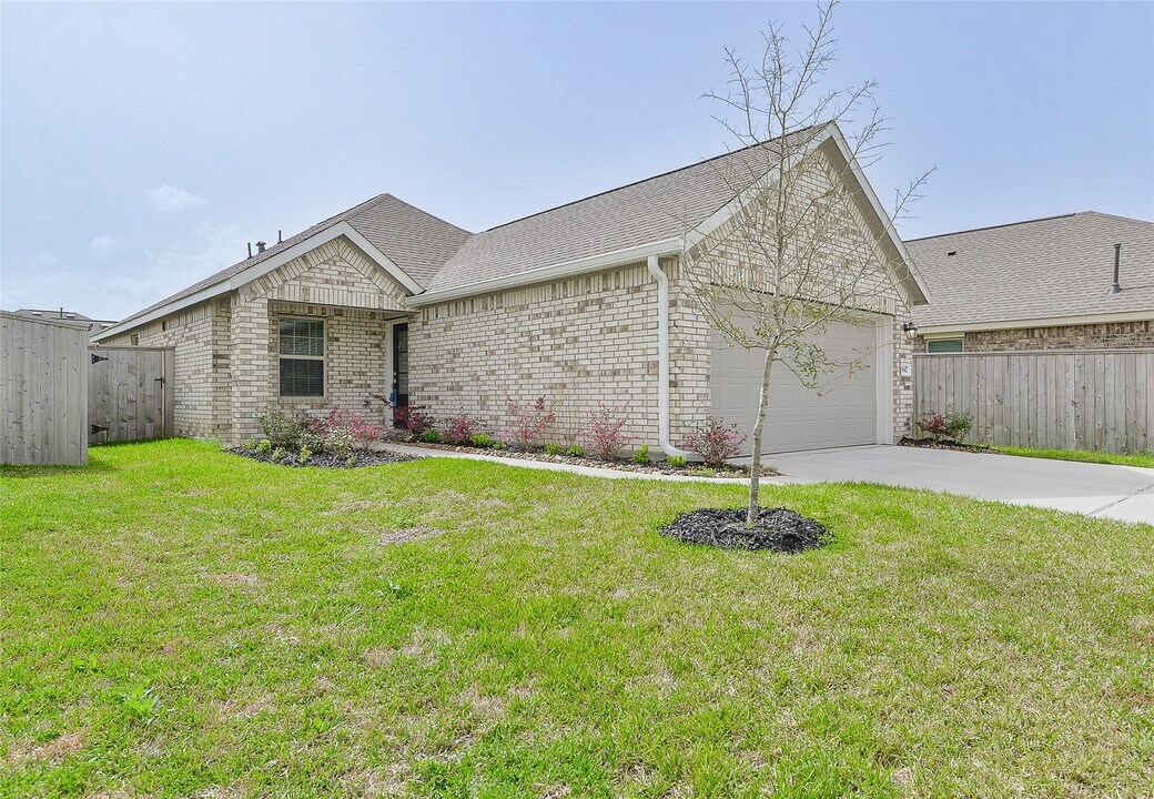19417 Rosali Meadow Dr in Roman Forest, TX - Building Photo