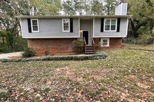 2298 Chestnut Log Loop in Lithia Springs, GA - Building Photo