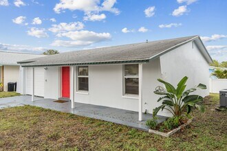 1018 Osprey Ct in Dunedin, FL - Foto de edificio - Building Photo