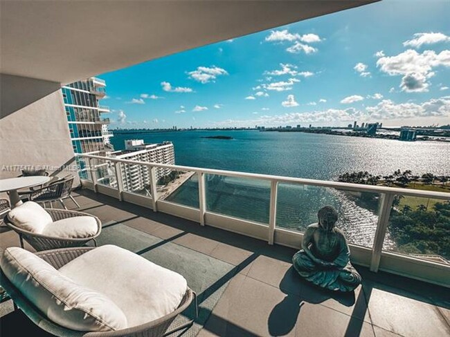 2020 N Bayshore Dr