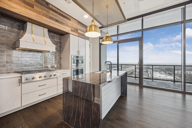 9757 Katy Fwy in Houston, TX - Building Photo - Building Photo