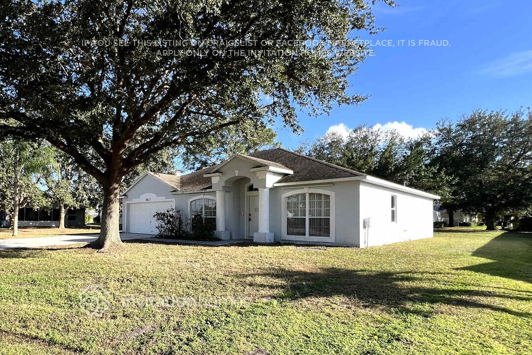 5807 NW Carr Ct in Port St. Lucie, FL - Building Photo