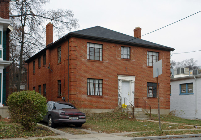 2137 Highland Ave in Cincinnati, OH - Building Photo - Building Photo