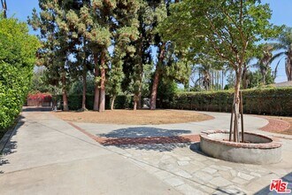 6727 Orion Ave in Los Angeles, CA - Building Photo - Building Photo