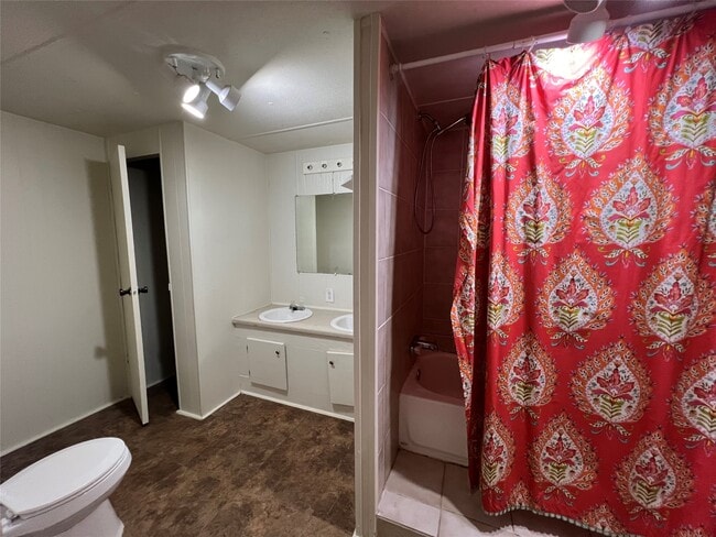 property at 806 N Oneal St