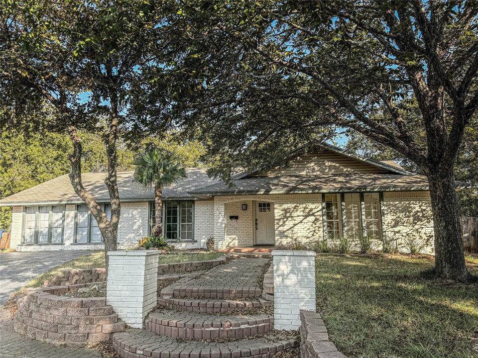 2108 Lewood Cir in Austin, TX - Building Photo