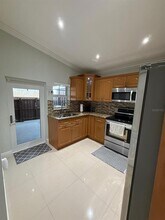 7001 W 35th Ave in Hialeah, FL - Building Photo - Building Photo
