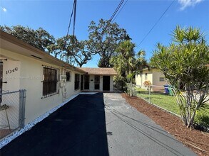 1048 NW 32nd Pl in Miami, FL - Building Photo - Building Photo