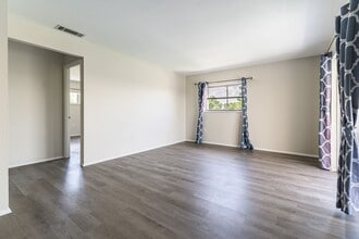 400 Base Ave E in Venice, FL - Building Photo - Building Photo