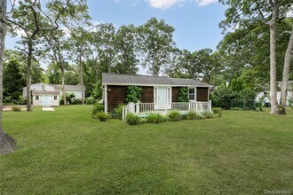 61 Squires Ave in East Quogue, NY - Building Photo - Building Photo