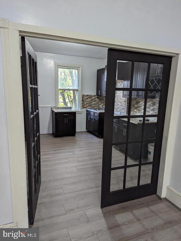 property at 327 W Race St