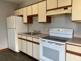 155 E Central St, Unit F in Franklin, MA - Building Photo