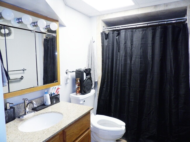 1906 55th St Ct E in Inver Grove Heights, MN - Building Photo - Building Photo