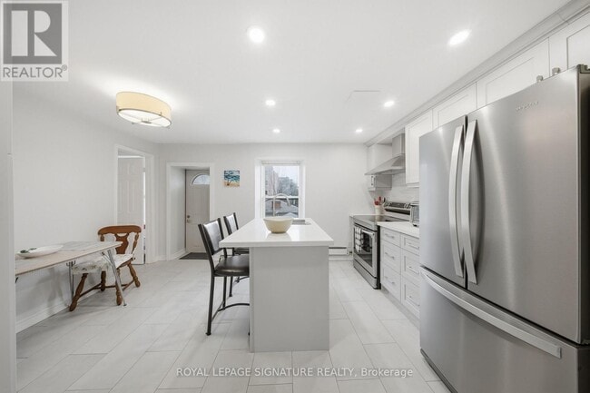 209 Hunter St E in Hamilton, ON - Building Photo - Building Photo