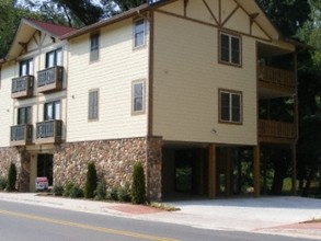 974 Edelweiss Strasse in Helen, GA - Building Photo - Building Photo