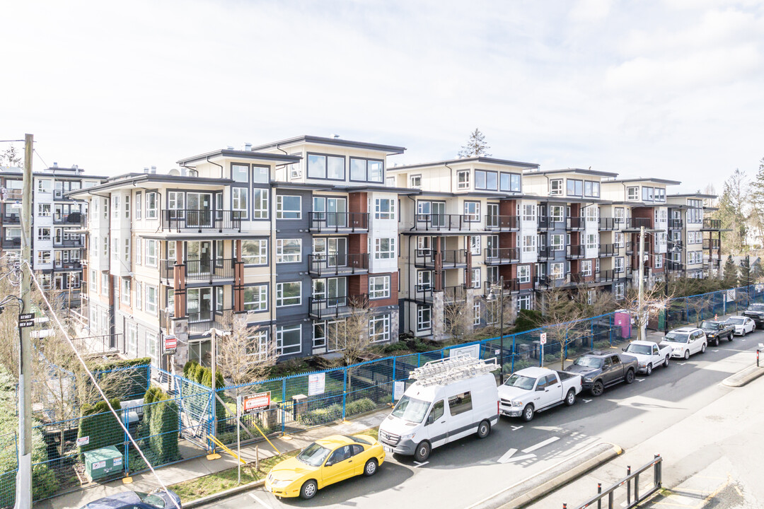 Edge on Edge II in Maple Ridge, BC - Building Photo