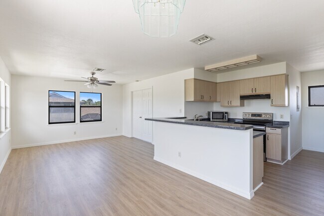 633 Centre Ct SW in Vero Beach, FL - Building Photo - Building Photo