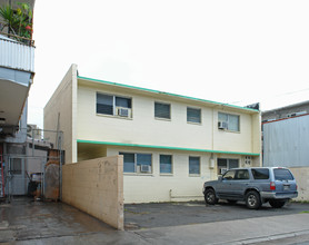 1830 Democrat St in Honolulu, HI - Building Photo - Building Photo