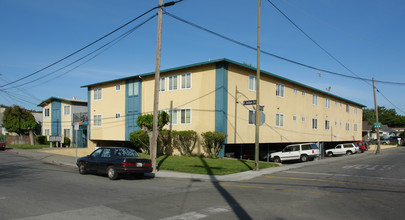 1299 E Julian St in San Jose, CA - Building Photo - Building Photo