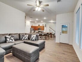 419 Magnolia Ln in Richwood, TX - Building Photo