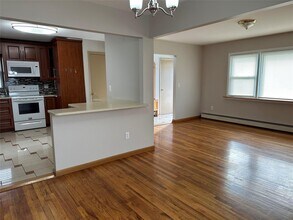 8 Miriam St in Valley Stream, NY - Building Photo - Building Photo