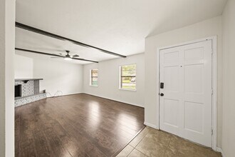 6711 Pickett Dr in Richmond, TX - Building Photo - Building Photo