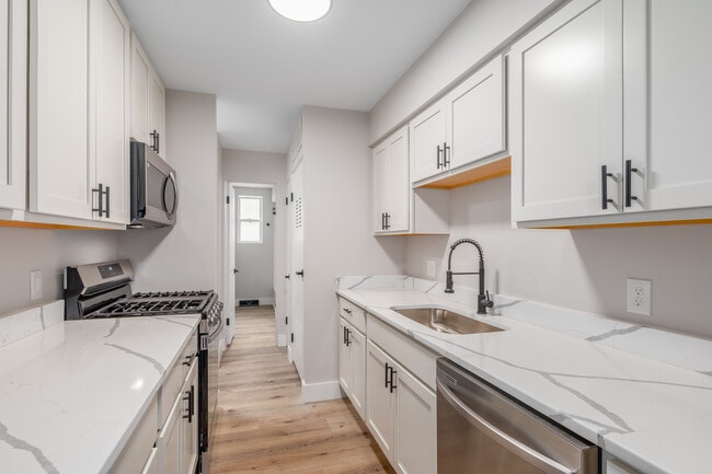 State Rd Apartments in Cleveland, OH - Building Photo - Interior Photo