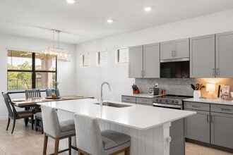 5892 SE Sky Blue Cir in Stuart, FL - Building Photo - Building Photo