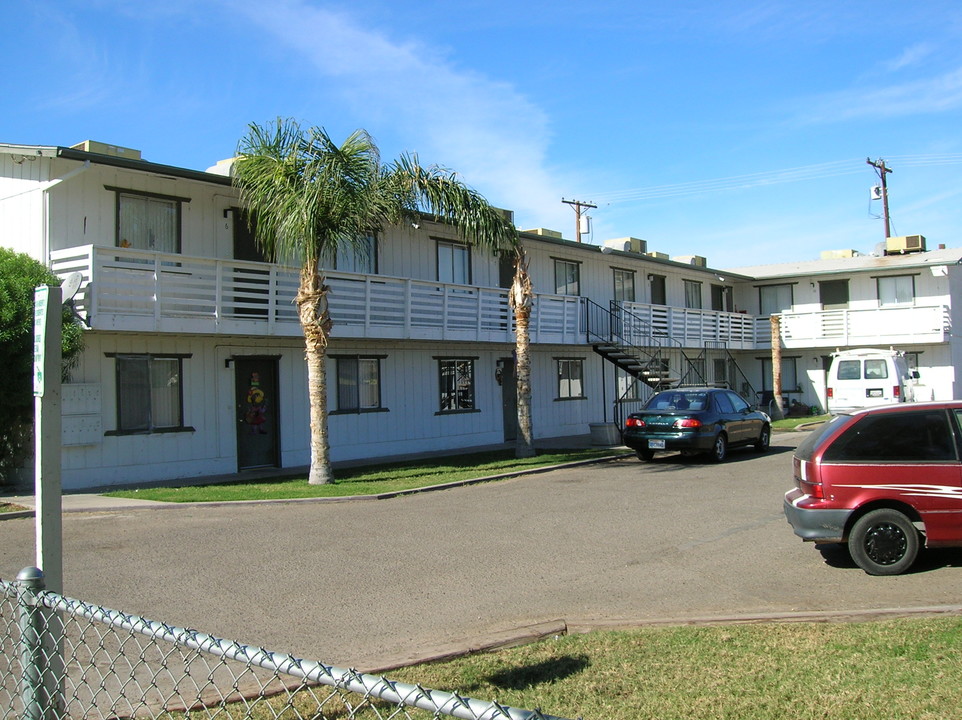 245 C St in Brawley, CA - Building Photo