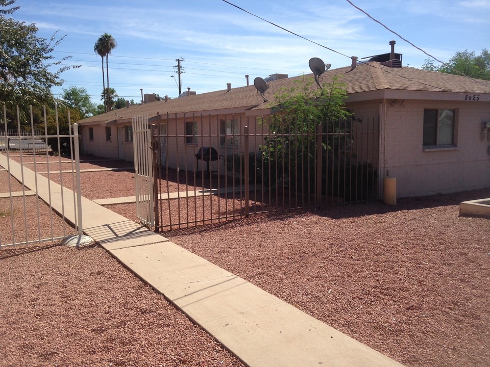 5525 N 27th Ave in Phoenix, AZ - Foto de edificio