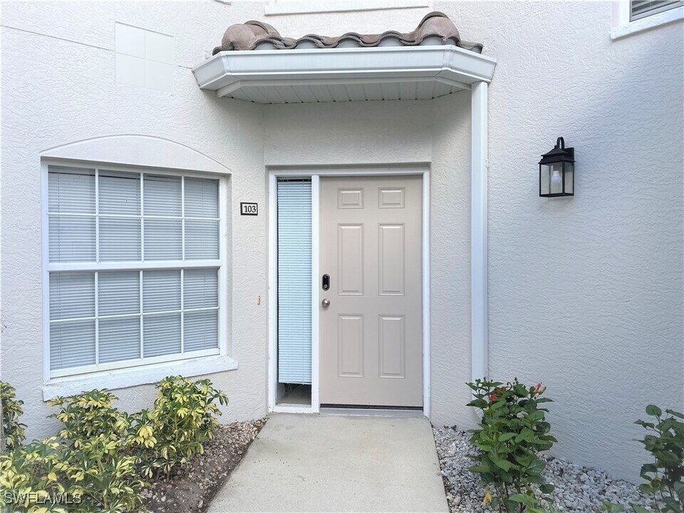 6934 Rain Lily Ct in Naples, FL - Foto de edificio
