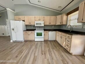 7803 Texlyn Ct in Louisville, KY - Building Photo - Building Photo