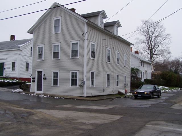 21 Union St in East Greenwich, RI - Building Photo