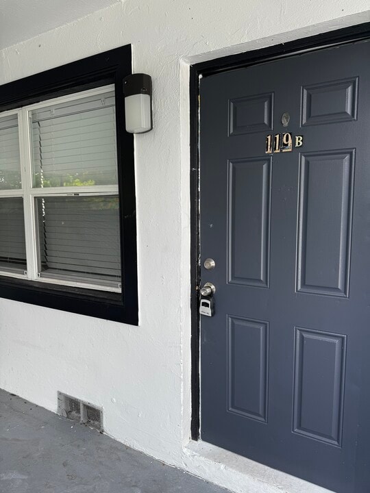 119 N A St, Unit B in Lake Worth Beach, FL - Building Photo