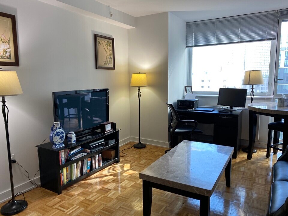 43-10 Crescent St in Queens, NY - Building Photo