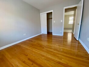 1658 W Pratt Blvd in Chicago, IL - Building Photo - Building Photo