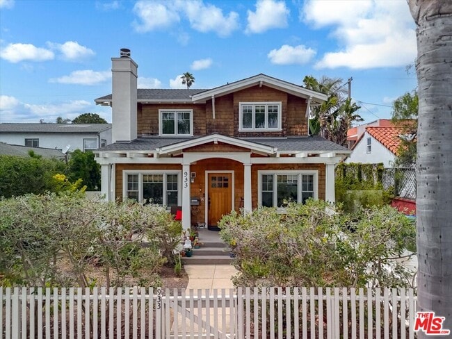 property at 933 Venezia Ave