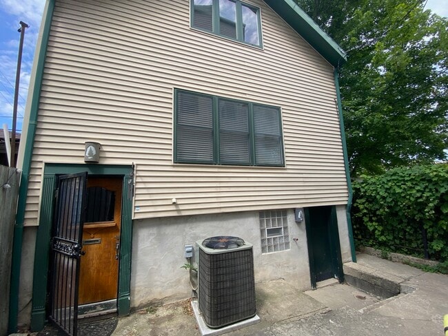 2736 W Evergreen Ave in Chicago, IL - Building Photo - Building Photo