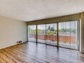 Irvington Apartments in Portland, OR - Building Photo - Building Photo