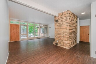 203 Hoyt St in Darien, CT - Building Photo - Building Photo